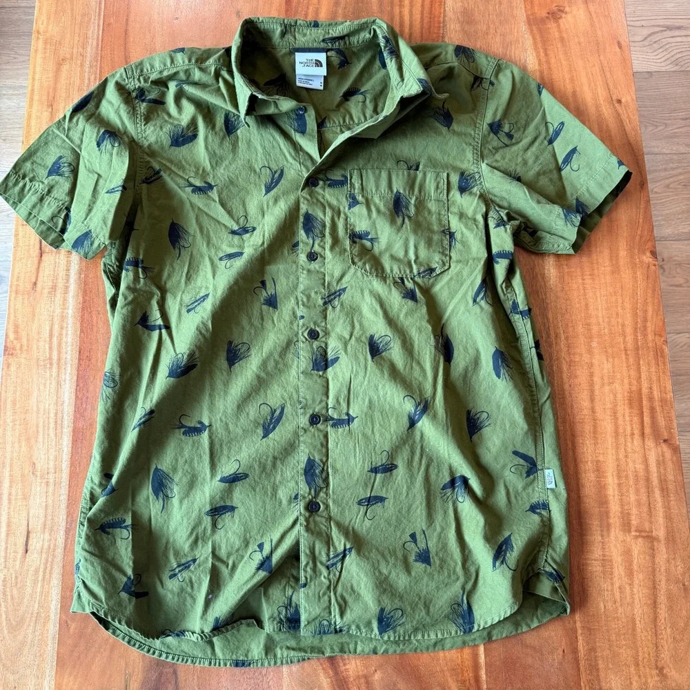 The North Face Men's Olive Green Fishing Lure Short Sleeve Button‎ Up Size M